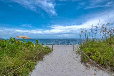 Condo in Key Biscayne, Florida, 2 bedrooms  № 1947231 - photo 26
