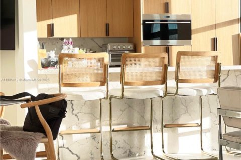 Condo in Key Biscayne, Florida, 2 bedrooms  № 1947231 - photo 9