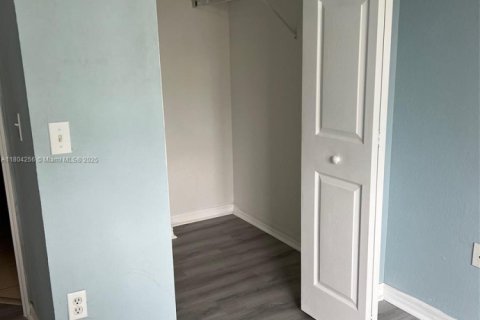 Condo in North Miami, Florida, 2 bedrooms  № 1867131 - photo 16