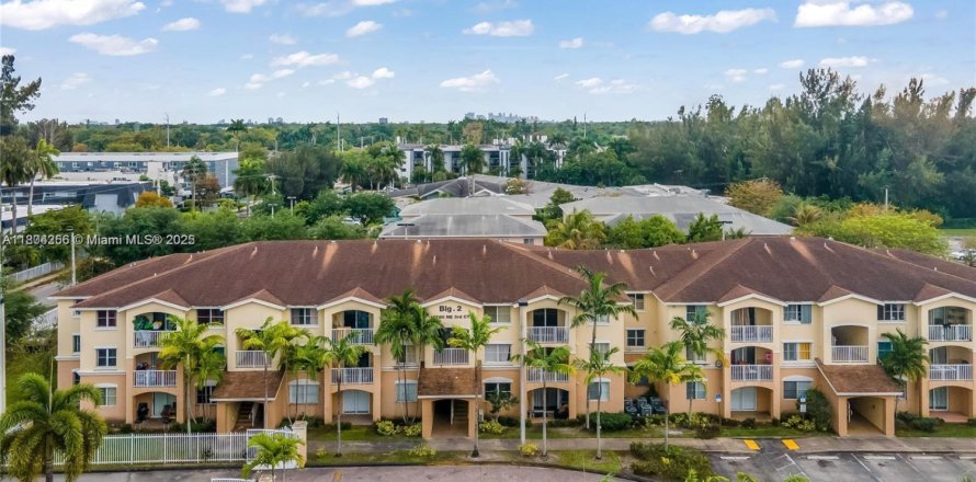 Condo in North Miami, Florida, 2 bedrooms  № 1867131