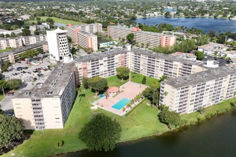 Condominio en Miami, Florida, 1 dormitorio  № 2019945