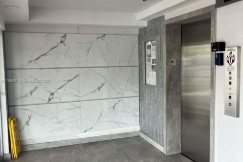 Condominio en alquiler en Miami, Florida, 1 dormitorio, 84.45 m2 № 2019945 - foto 7