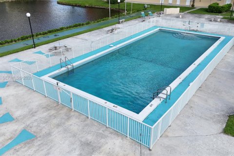 Condominio en alquiler en Miami, Florida, 1 dormitorio, 84.45 m2 № 2019945 - foto 3