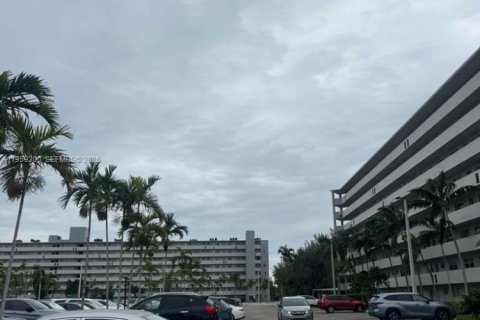 Condominio en alquiler en Miami, Florida, 1 dormitorio, 84.45 m2 № 2019945 - foto 5