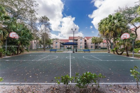 Купить кондоминиум в Майами, Флорида 1 спальня, 72.28м2, № 2027444 - фото 15