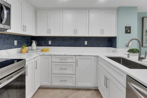 Купить кондоминиум в Дейтона - Бич-Шорс, Флорида 6 комнат, 145.02м2, № 2200088 - фото 27