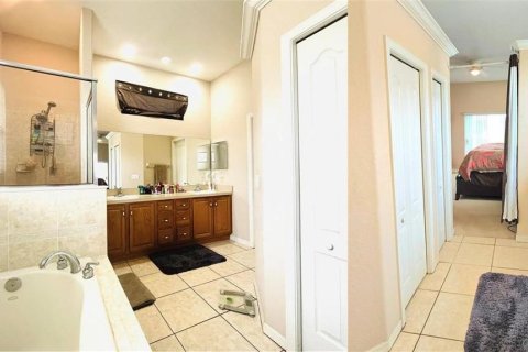 House in Lakeland, Florida 3 bedrooms, 191.1 sq.m. № 2209423 - photo 14
