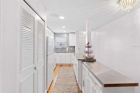 Condo in Gulfport, Florida, 1 bedroom  № 1782234 - photo 5