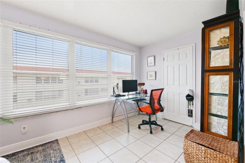 Condo in Gulfport, Florida, 1 bedroom  № 1782234 - photo 17