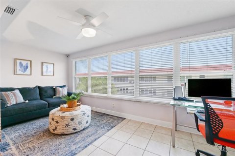 Condo in Gulfport, Florida, 1 bedroom  № 1782234 - photo 16
