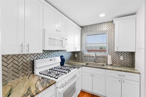 Condo in Gulfport, Florida, 1 bedroom  № 1782234 - photo 6