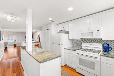 Condo in Gulfport, Florida, 1 bedroom  № 1782234 - photo 7