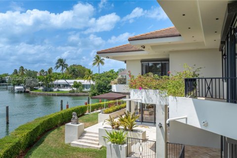House in Key Biscayne, Florida 8 bedrooms, 850.89 sq.m. № 2339905 - photo 9