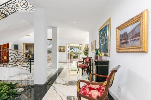 House in Key Biscayne, Florida 8 bedrooms, 850.89 sq.m. № 2339905 - photo 20