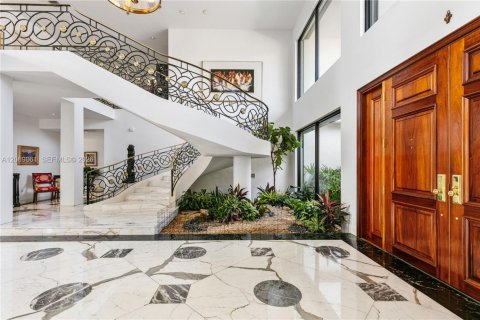 House in Key Biscayne, Florida 8 bedrooms, 850.89 sq.m. № 2339905 - photo 15