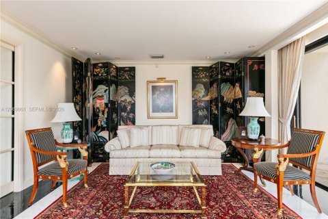House in Key Biscayne, Florida 8 bedrooms, 850.89 sq.m. № 2339905 - photo 24