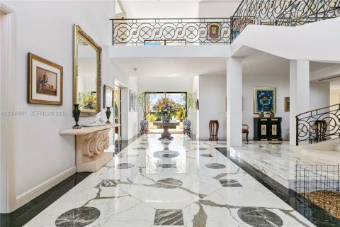 House in Key Biscayne, Florida 8 bedrooms, 850.89 sq.m. № 2339905 - photo 12