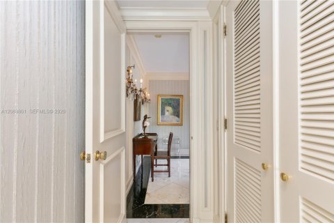 House in Key Biscayne, Florida 8 bedrooms, 850.89 sq.m. № 2339905 - photo 30
