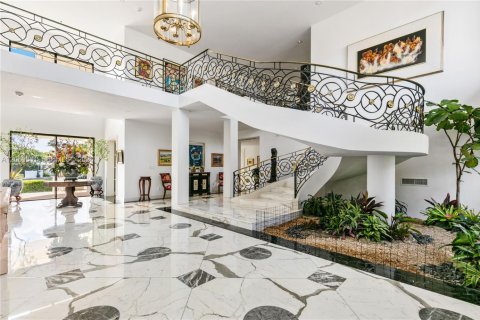 House in Key Biscayne, Florida 8 bedrooms, 850.89 sq.m. № 2339905 - photo 13