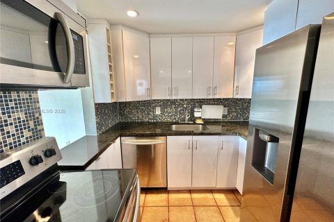 Купить кондоминиум в Норт-Майами, Флорида 1 спальня, 67.17м2, № 2056724 - фото 2