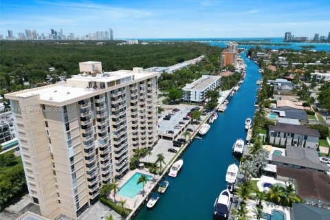 Купить кондоминиум в Норт-Майами, Флорида 1 спальня, 67.17м2, № 2056724 - фото 1