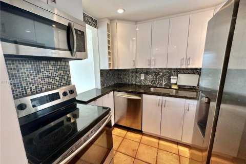 Купить кондоминиум в Норт-Майами, Флорида 1 спальня, 67.17м2, № 2056724 - фото 11