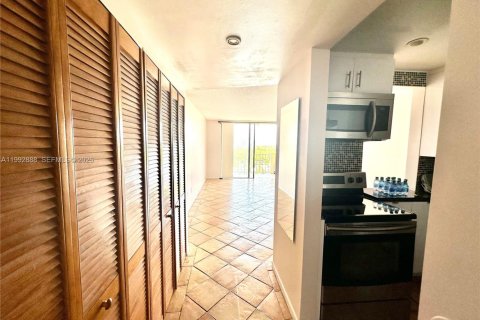 Купить кондоминиум в Норт-Майами, Флорида 1 спальня, 67.17м2, № 2056724 - фото 5