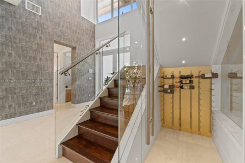 House in Doral, Florida 5 bedrooms, 336.68 sq.m. № 1474120 - photo 13