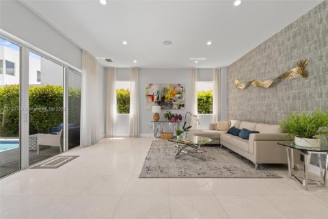 House in Doral, Florida 5 bedrooms, 336.68 sq.m. № 1474120 - photo 14