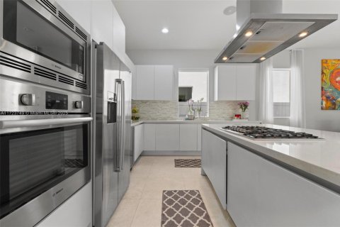 House in Doral, Florida 5 bedrooms, 336.68 sq.m. № 1474120 - photo 23
