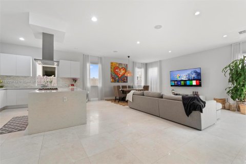 House in Doral, Florida 5 bedrooms, 336.68 sq.m. № 1474120 - photo 16