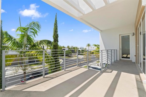 House in Doral, Florida 5 bedrooms, 336.68 sq.m. № 1474120 - photo 28
