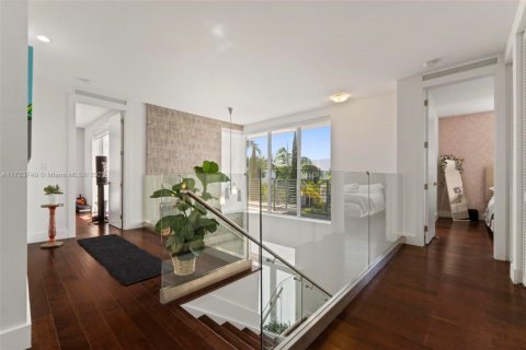 House in Doral, Florida 5 bedrooms, 336.68 sq.m. № 1474120 - photo 30