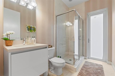 House in Doral, Florida 5 bedrooms, 336.68 sq.m. № 1474120 - photo 27