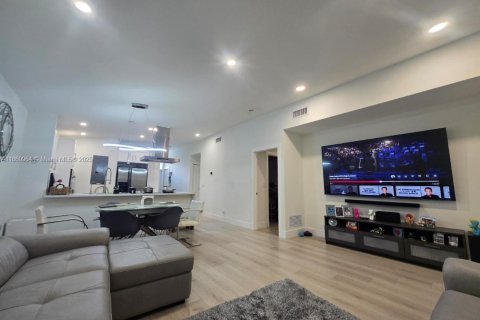 Купить виллу или дом в Санрайз, Флорида 3 спальни, 107.77м2, № 2022801 - фото 2