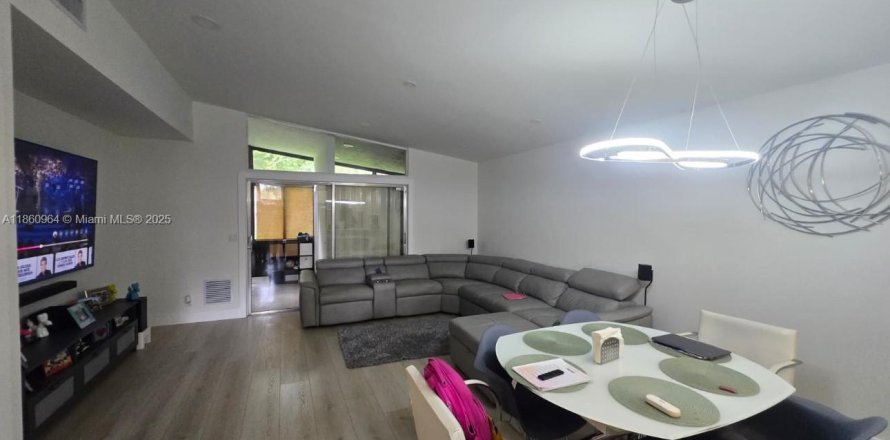 Дом в Санрайз, Флорида 3 спальни, 107.77м2 № 2022801