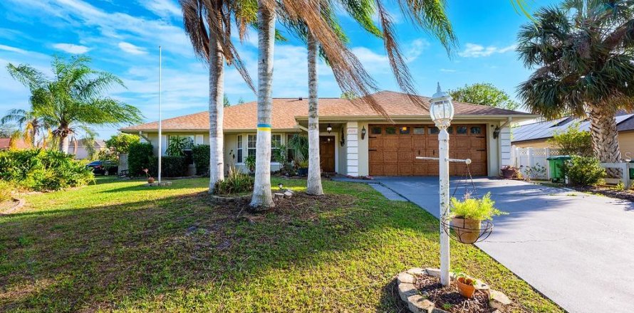 House in Deltona, Florida 3 bedrooms, 154.5 sq.m. № 1631168