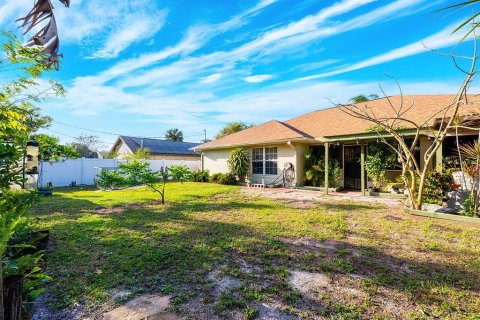House in Deltona, Florida 3 bedrooms, 154.5 sq.m. № 1631168 - photo 26