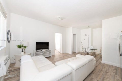 Condominio en alquiler en Miami Beach, Florida, 1 dormitorio, 55.46 m2 № 2030971 - foto 4