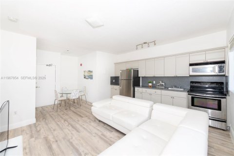 Condominio en alquiler en Miami Beach, Florida, 1 dormitorio, 55.46 m2 № 2030971 - foto 3