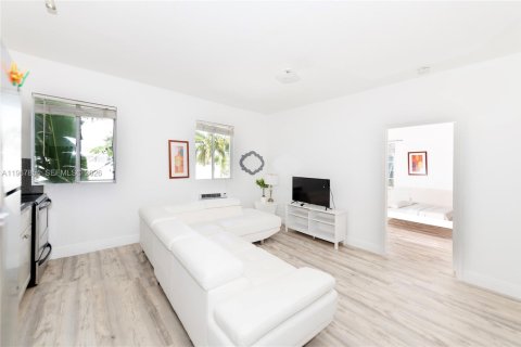 Condominio en alquiler en Miami Beach, Florida, 1 dormitorio, 55.46 m2 № 2030971 - foto 2