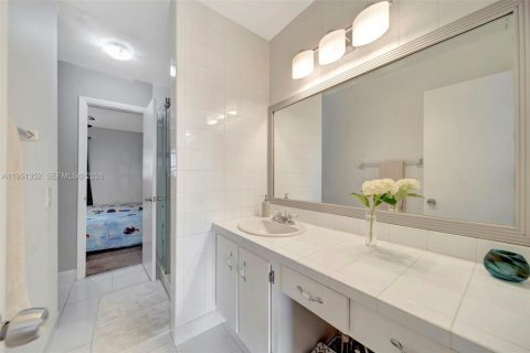 Townhouse in Hollywood, Florida 2 bedrooms, 118.73 sq.m. № 2007286 - photo 29