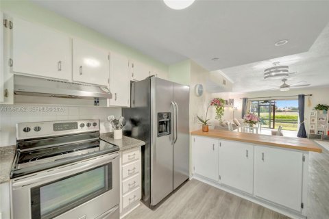 Townhouse in Hollywood, Florida 2 bedrooms, 118.73 sq.m. № 2007286 - photo 9