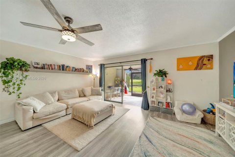 Townhouse in Hollywood, Florida 2 bedrooms, 118.73 sq.m. № 2007286 - photo 17