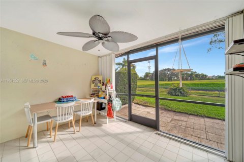 Townhouse in Hollywood, Florida 2 bedrooms, 118.73 sq.m. № 2007286 - photo 21