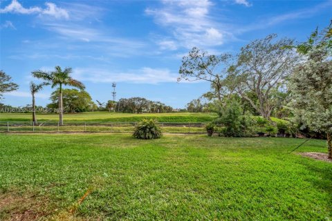 Townhouse in Hollywood, Florida 2 bedrooms, 118.73 sq.m. № 2007286 - photo 23