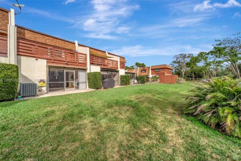 Townhouse in Hollywood, Florida 2 bedrooms, 118.73 sq.m. № 2007286 - photo 24