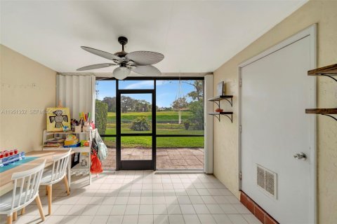 Townhouse in Hollywood, Florida 2 bedrooms, 118.73 sq.m. № 2007286 - photo 20