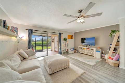 Townhouse in Hollywood, Florida 2 bedrooms, 118.73 sq.m. № 2007286 - photo 15