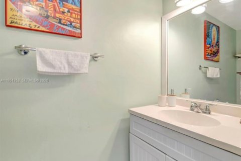 Townhouse in Hollywood, Florida 2 bedrooms, 118.73 sq.m. № 2007286 - photo 4